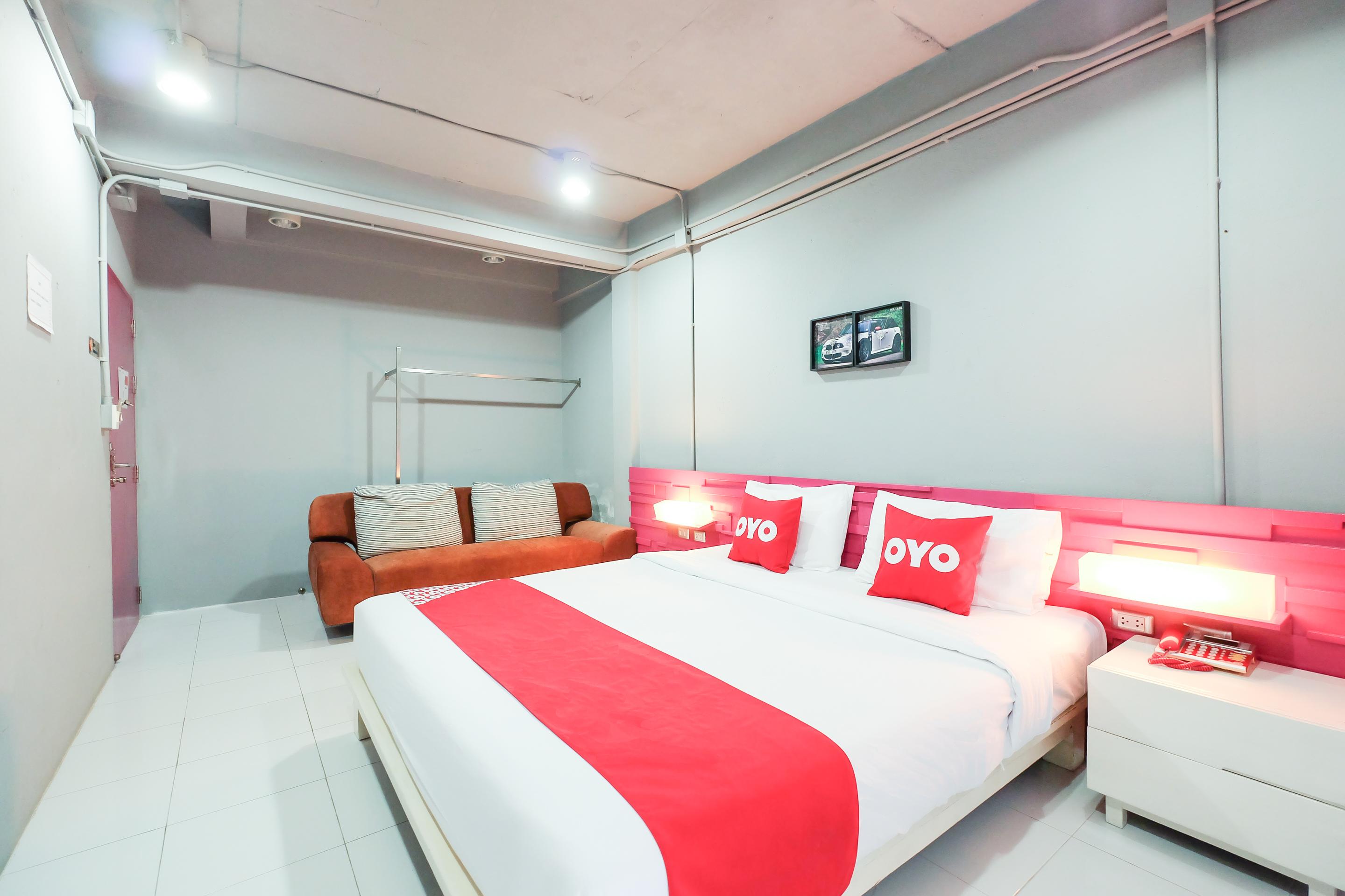 Oyo 292 The Oddy Hip Hotel Patong Exterior foto